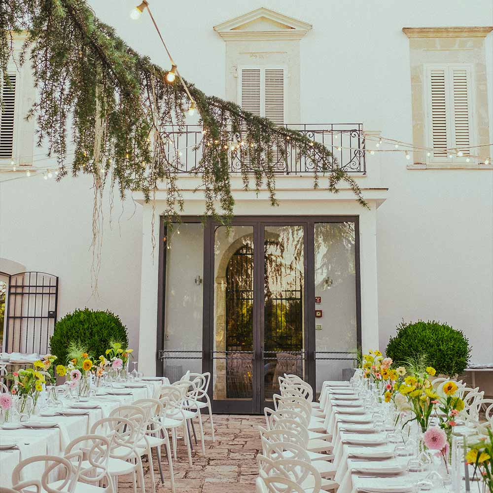 Spazi per matrimonio vicino Bari allestiti per un ricevimento all'aperto